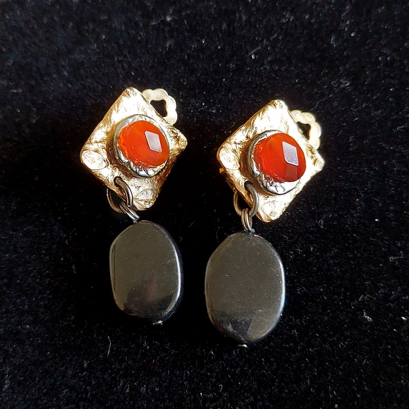 Set of Necklace, Earrings & Bracelet made exclusively by J. Jansen Designs - Picture 14 of 16